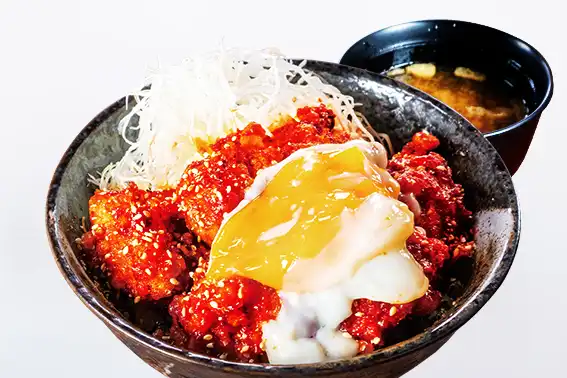 格別きしから辛辛丼（味噌汁付き）